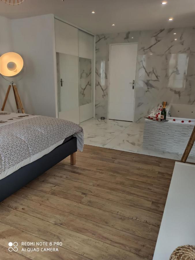 Апартаменти Triplex 110 M2 Centre Historique Avec Jacuzzi Дінан Екстер'єр фото